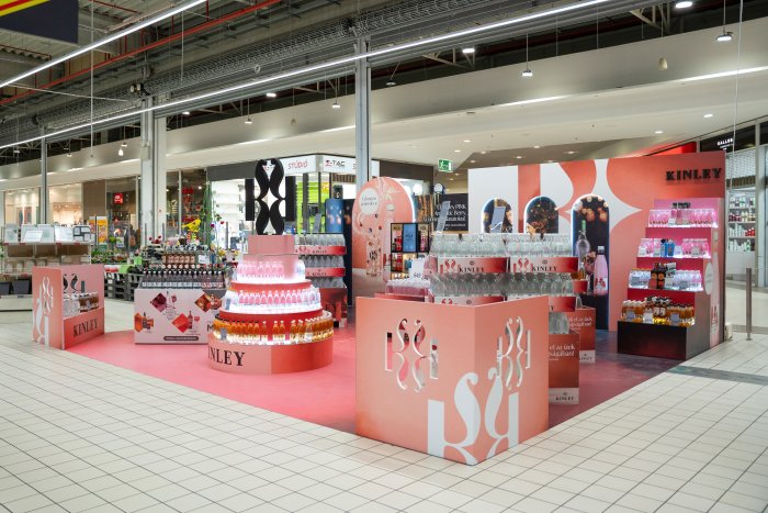 Auchan_Coca-Cola_Kinley Pink_Promotion of the year_2nd_plus special award2024.jpg